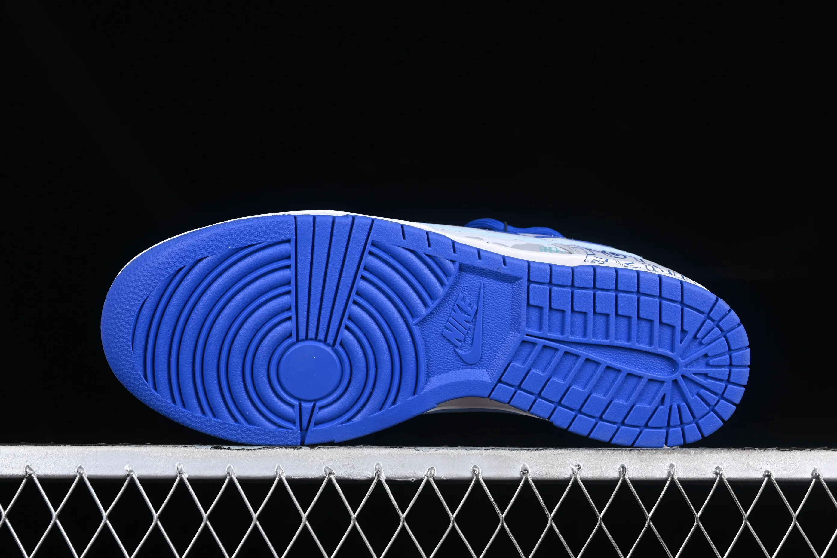 All Categories Nk SB Dunk Series Nk SB Dunk Low Low-top sneakers Nk Dunk Low "Royal" Gummy bear color graffiti Bear English letters SB strap low-top casual sneakers DV0831-104